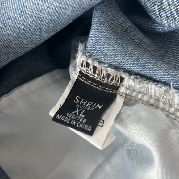 Cute /trendy Jeans - Picture 3 of 3